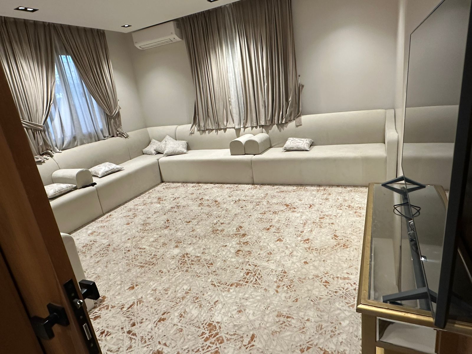🏡 *Luxury Villa in Sedra – Roshn*   ✨ 300 m² Modern Villa | Elegance Meets Functionality  